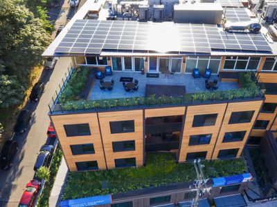 solar roof on the Aegis Living Lake Union