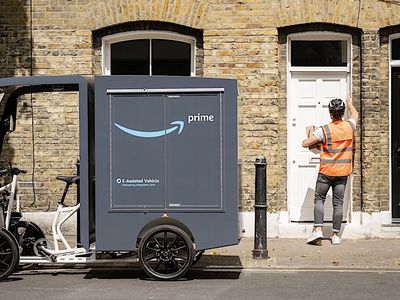 Amazon doing a delivery by e-cargo bike