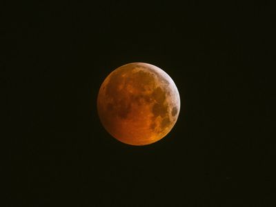 blood moon at total lunar eclipse