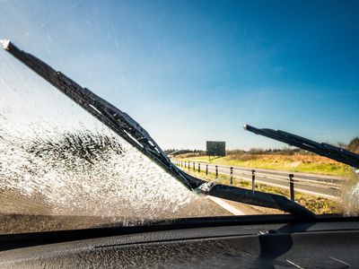 Clearing the windscreen while driving