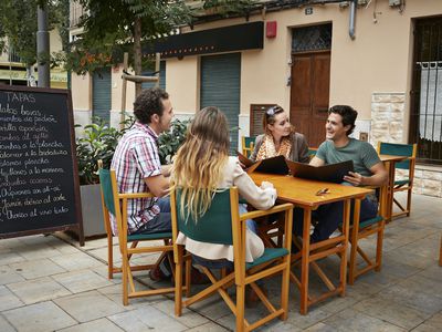 couple dining al fresco in Mallorca