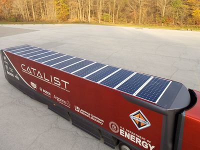 solar powered transport trailer