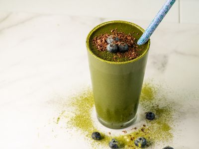 A green smoothie with spirulina, cocoa, and blueberries