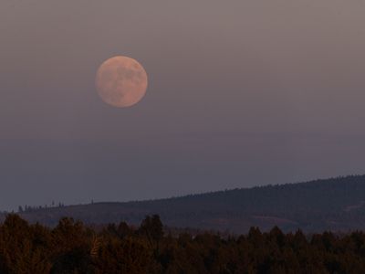 The full moon rises over the hills shrouded in smoke from wildfires on July 22, 2021 in Bly, Oregon. The Bootleg Fire, which started on July 6th near Beatty, Oregon, has burned over 399,000 acres and is currently 38 percent contained.