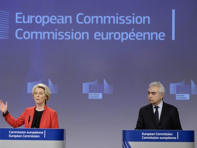 rsula von der Leyen (L) and the Executive director of the International Energy Agency Fatih Birol (R) talk to media in the Berlaymont, the EU Commission headquarter on December 12, 2022 in Brussels, 