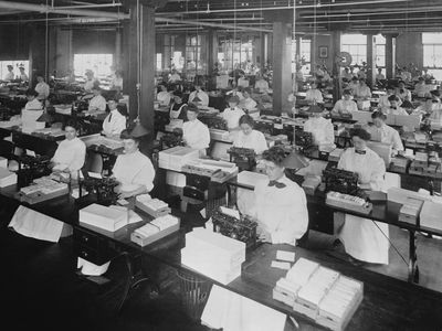 Women at work in the office, 1907