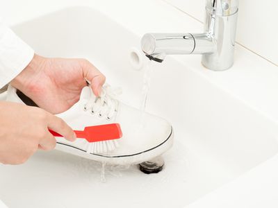 Wash shoes