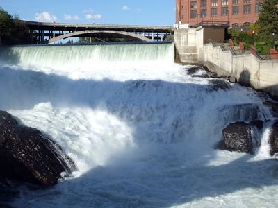 Spokane Falls in Washington, water crashing down multiple levels